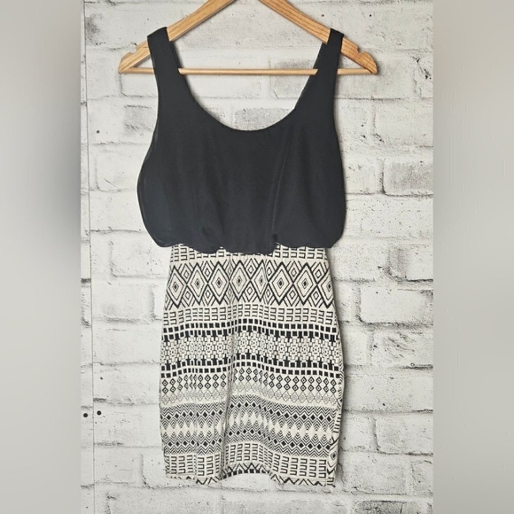 Seductive Womens Small Bodycon Mini Dress Black White Geometric Chiffon